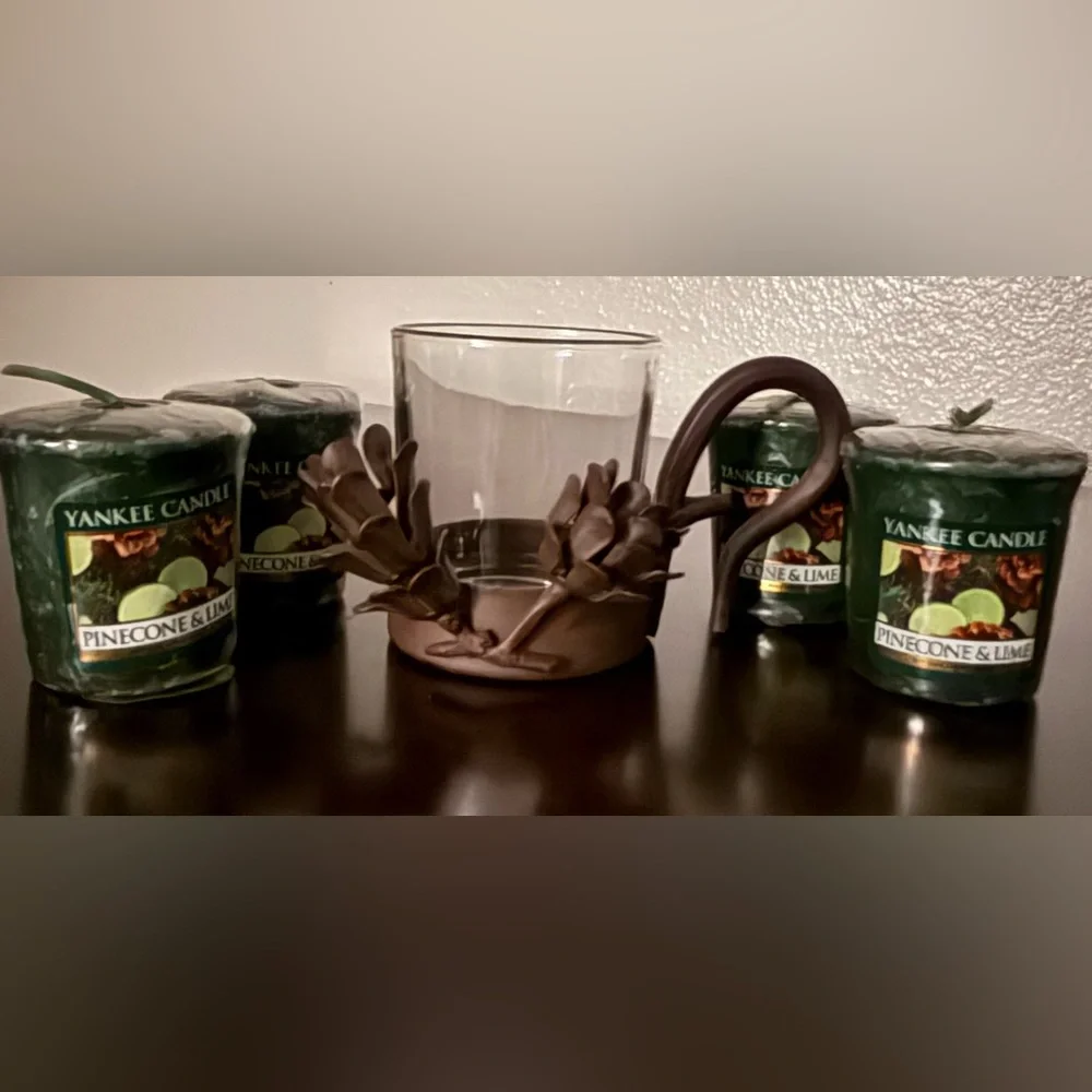 Yankee Candle Vanilla Lime Votive Gift Set | 4 Candles & Decorative Holder